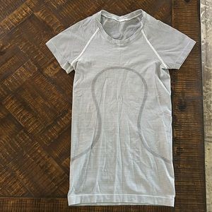 Lululemon Swiftly Tech in size 2
